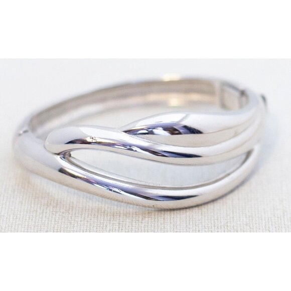 Vintage Abstract Wavy Silver Tone Bangle Size 7 - A23 - Picture 2 of 3